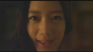Erotica X의 섹시한 Emma Starletto와 함께 어깨에 셱스 비디오 다리를 대는 장면